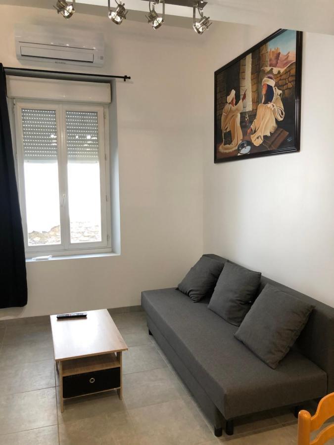 Appartement En Centre Ville Hyères Esterno foto